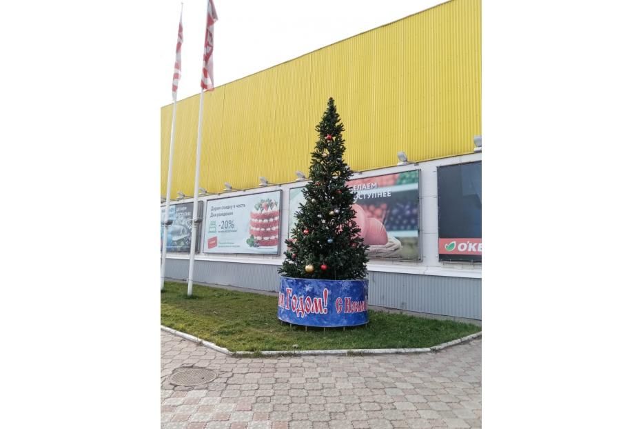 Торговые объекты Октябрьского района создают  новогоднюю  атмосферу