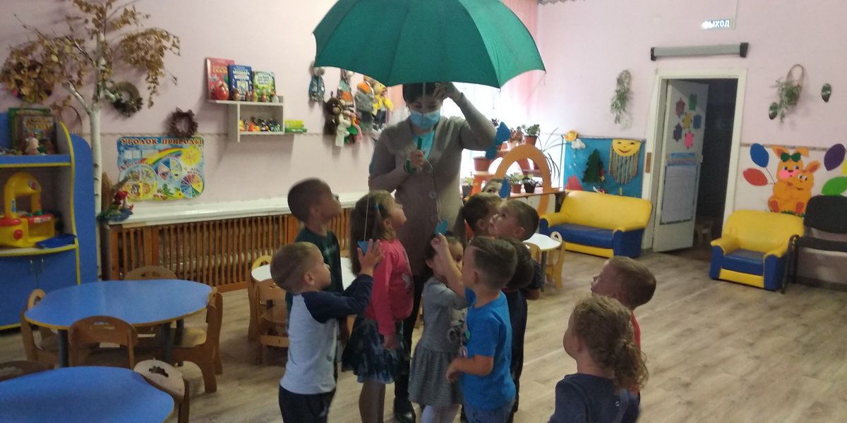 Сегодня в детских садах Орджоникидзевского района прошли тематические занятия «В гости к дождику»