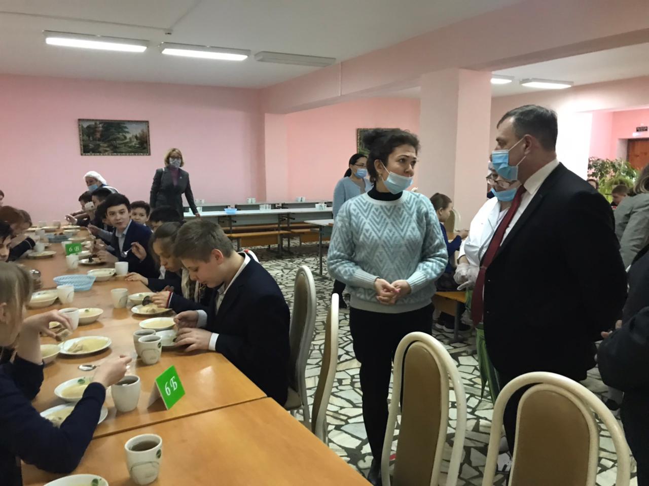 В Ленинском районе Уфы проверка качества школьных завтраков и обедов проводится регулярно
