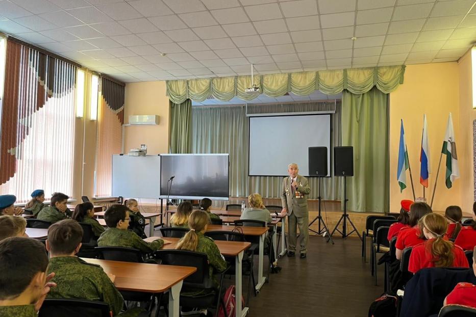 В школах Калининского района проходят уроки мужества 
