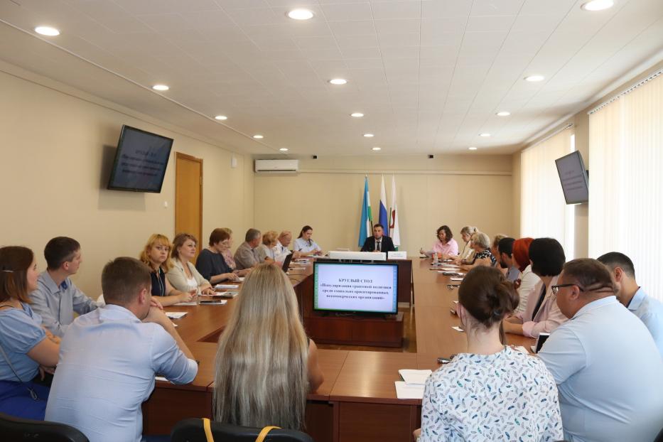 В Калининском районе прошел круглый стол на тему реализации грантов 