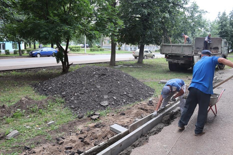 Благоустройство дворов продолжается