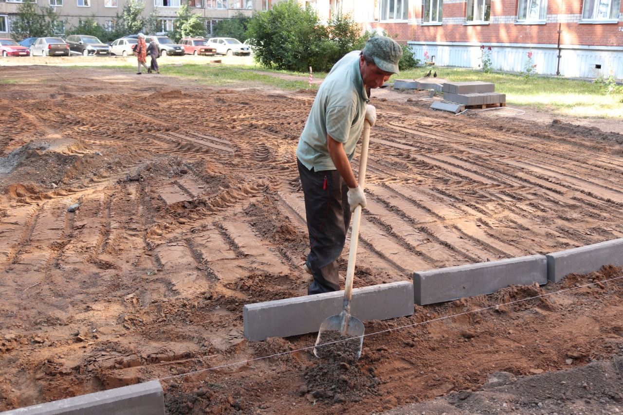 В рамках программы «Башкирские дворики» стартовал ремонт по ул. Рыльского, 9 