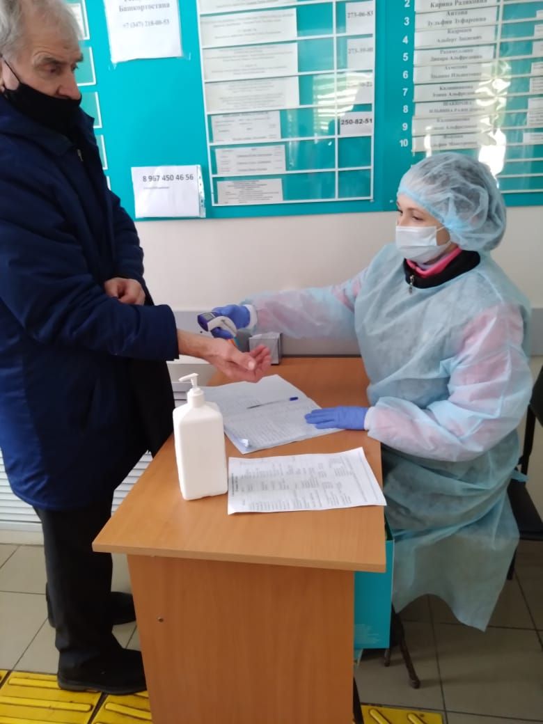 Волонтеры Октябрьского района приходят на помощь медперсоналу