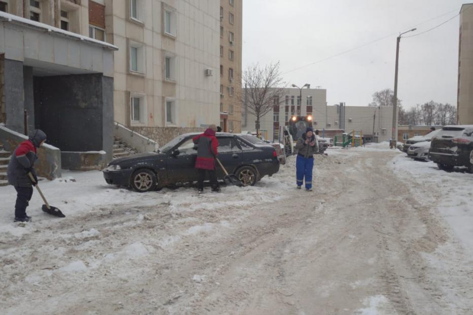 В Кировском районе Уфы ведется комплексная очистка дворовых территорий