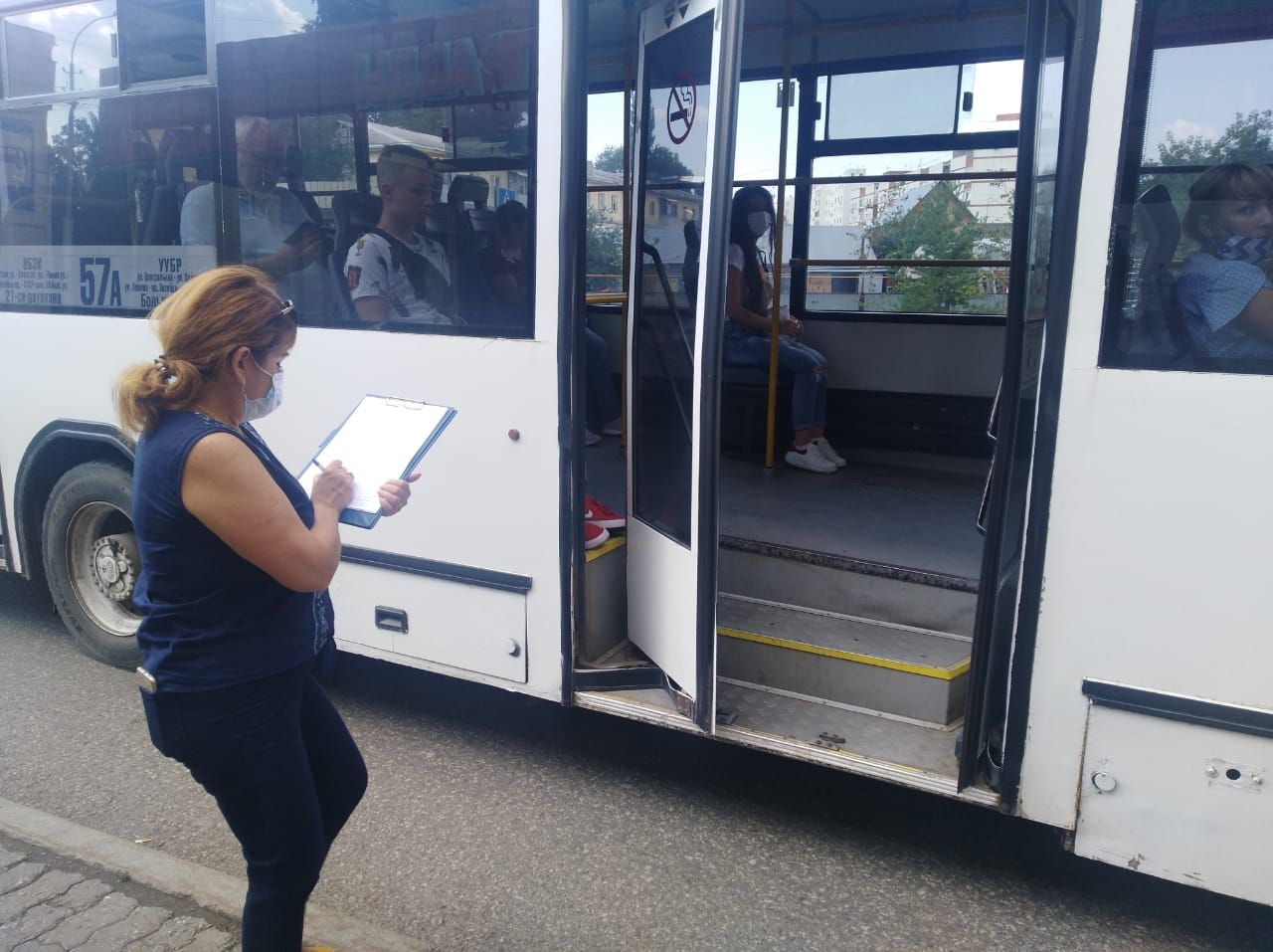В Дёмском районе проверяют наличие масок и перчаток у пассажиров и водителей общественного транспорта