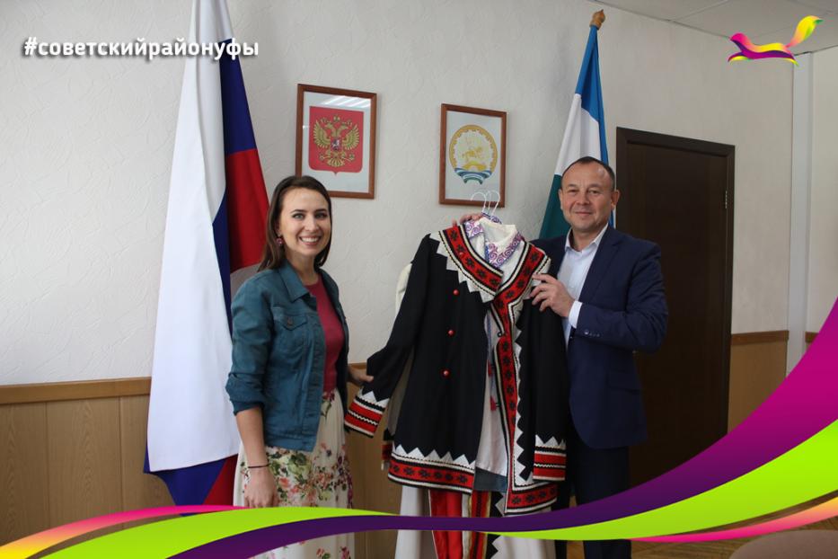 Культурному центру «Акбузат» города Астаны переданы в дар башкирские национальные костюмы и книги