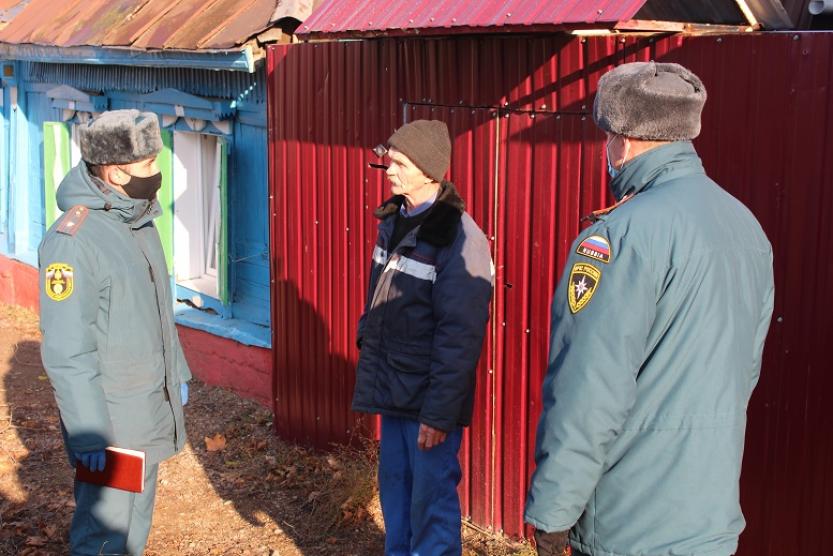 Проведение противопожарной пропаганды. Пожарная безопасность в колонии. Пожарная безопасность МЧС Башкортостан. Фото пожарная безопасность в жилом секторе. Профработа в жилом секторе МЧС.