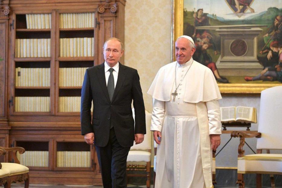 Папа римский передал Путину медаль «Ангел-Хранитель мира»