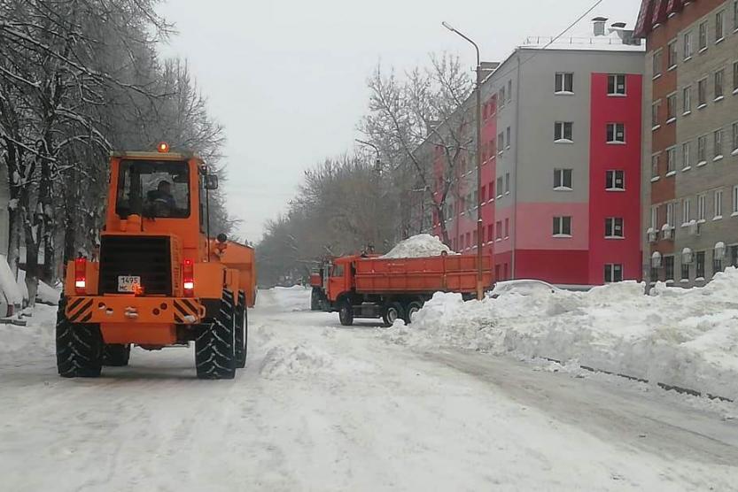 Службы уфа. Внимание уборка снега. Уборка снега в Уфе. Акция внимание снег. Очистка снега акция.