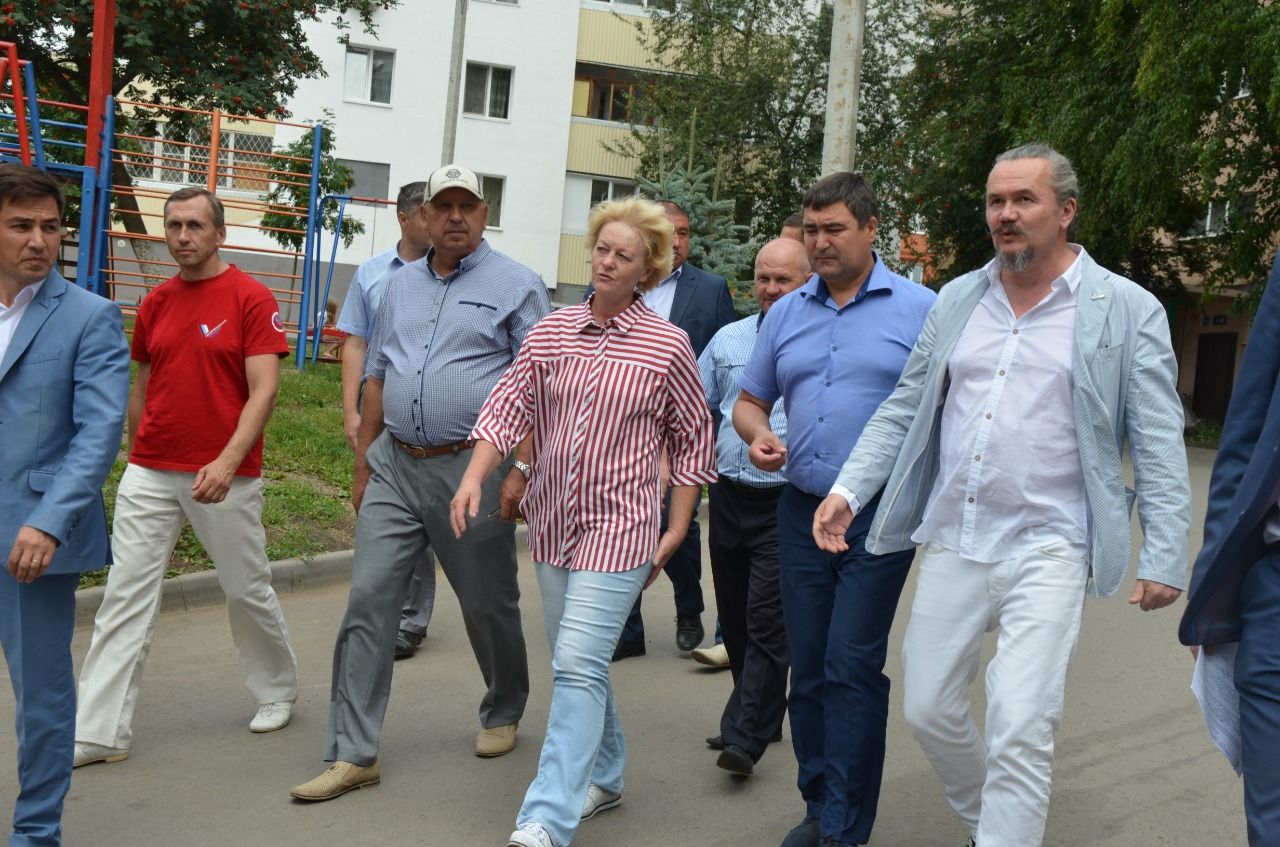 Рабочая группа ОНФ осмотрела дворы Кировского района