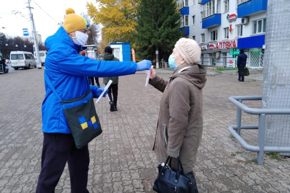 В Октябрьском районе продолжается акция #МаскаВПомощь