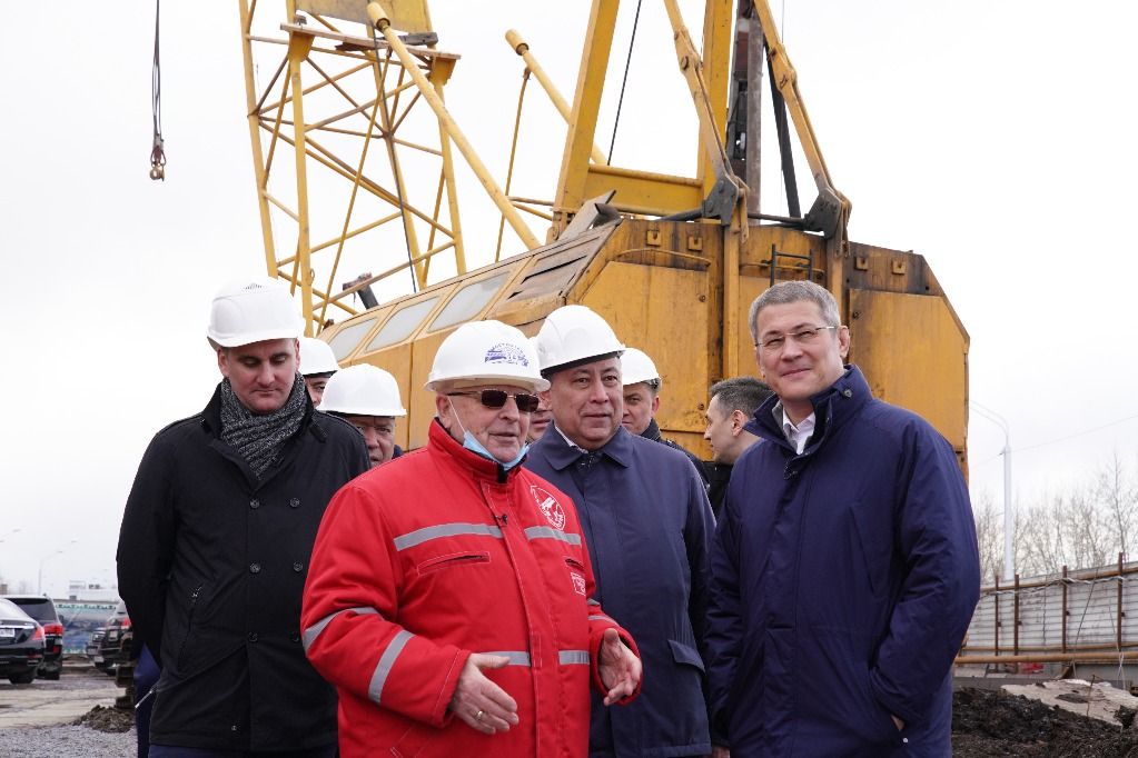 Радий Хабиров проинспектировал ход строительства нового моста через реку Белую в Уфе