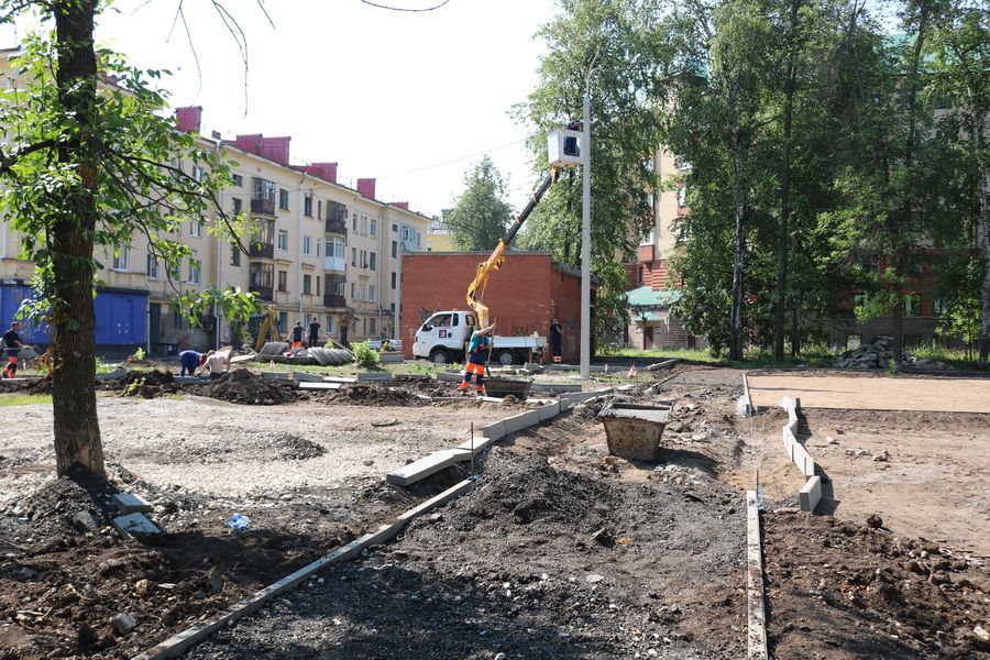 В Орджоникидзевском районе продолжается реализация программы «Башкирские дворики»
