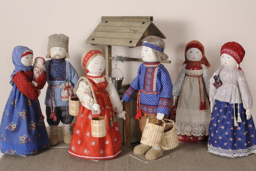 Оберег и игрушка: наиболее значимые виды русских народных кукол