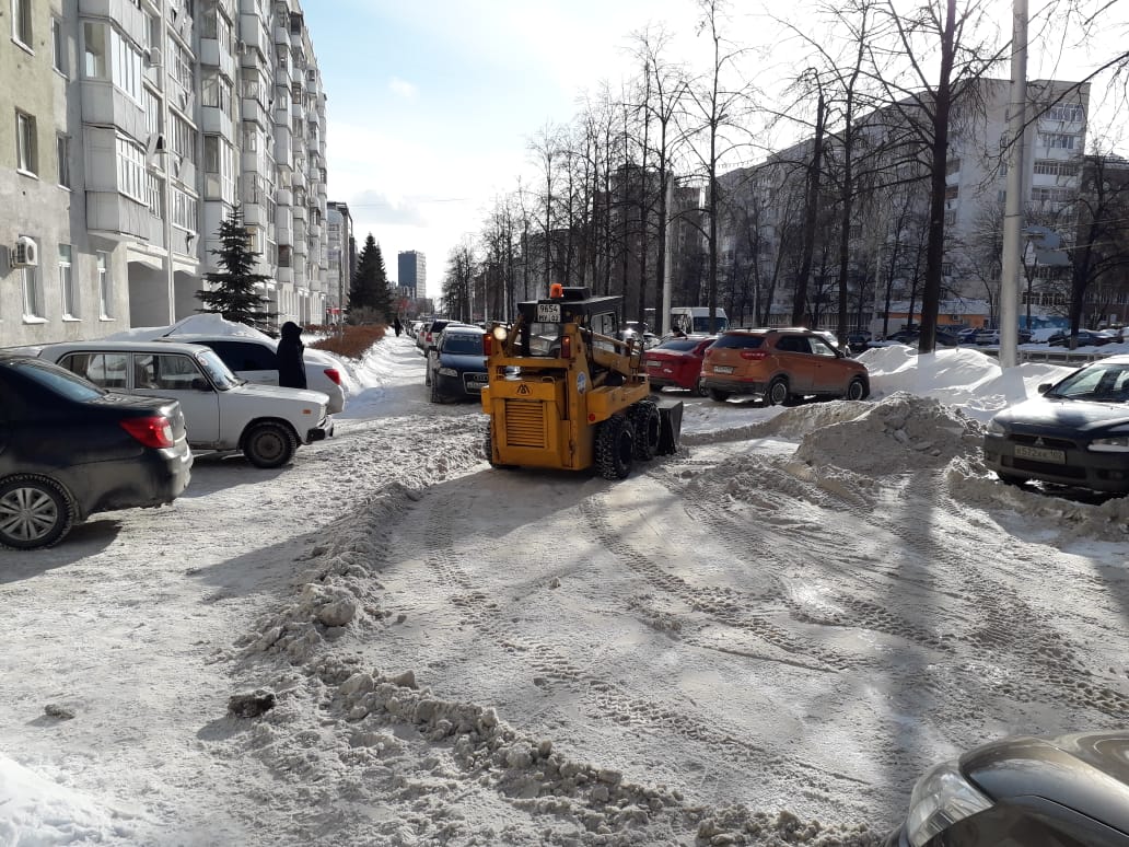 В Кировском районе Уфы ведется очистка межквартальных проездов