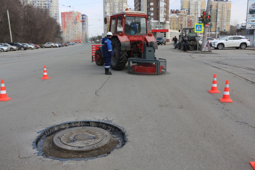 Разборка асфальтобетонного покрытия вокруг колодцев