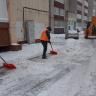В Демском районе проходит уборка снега