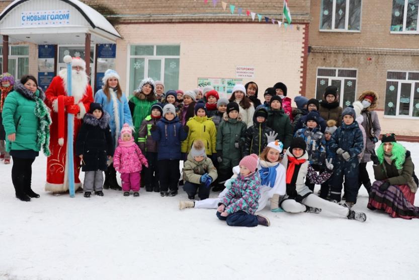 Новогодние праздники в башкирии. Приемные семьи г зима. О снеговике мероприятия. Новогодние семейные игры Уфа. Каникулы в Башкирии зимние.