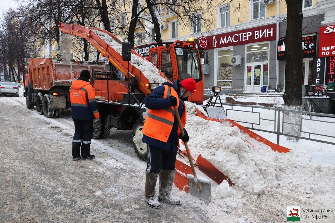 В Администрации доложили о работе коммунальных служб города по очистке от снега улично-дорожной сети в новогодние праздничные дни